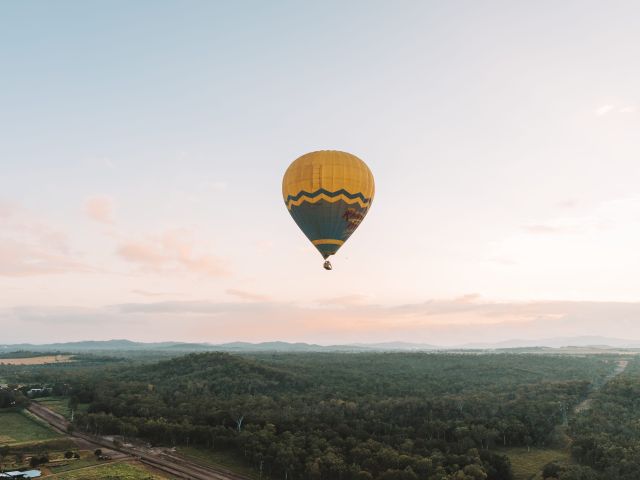 hot air balloon in Cairns