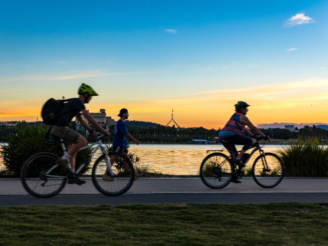 cycling along Lake Burley Griffin