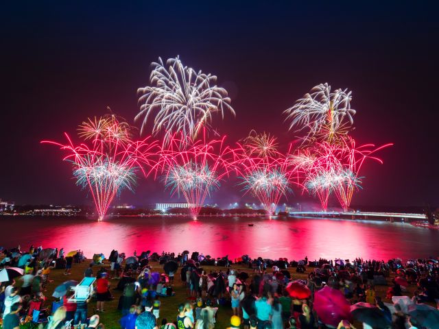 NYE fireworks at Lake Burley Griffin, Canberra
