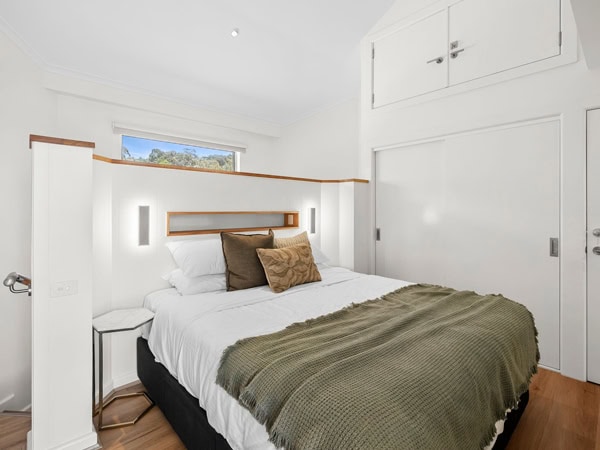 the bedroom at Cumberland Lorne Resort