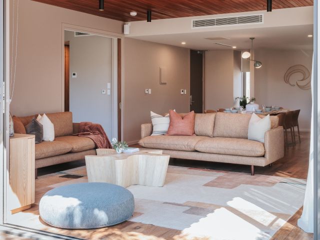 Eco Lodge Peninsula Hot Springs lounge room