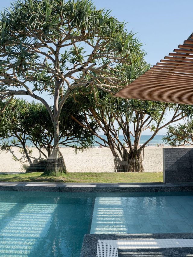 the pool at Netanya Noosa