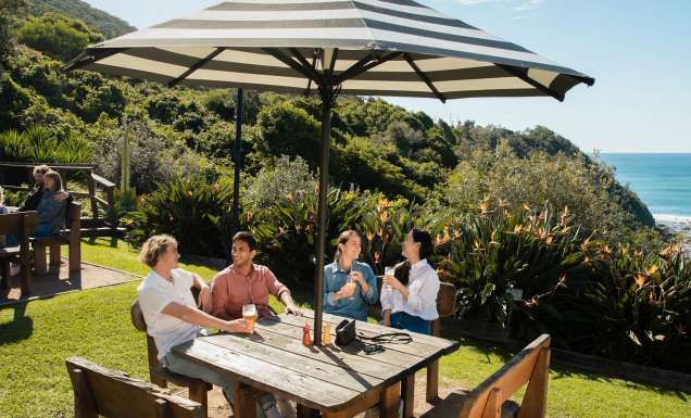 alfresco dining at The Scarborough Hotel