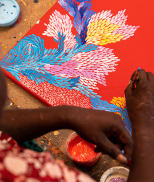 <p><i>Your guide to the</i> great Indigenous <strong>Red Centre</strong> art trail</p>
