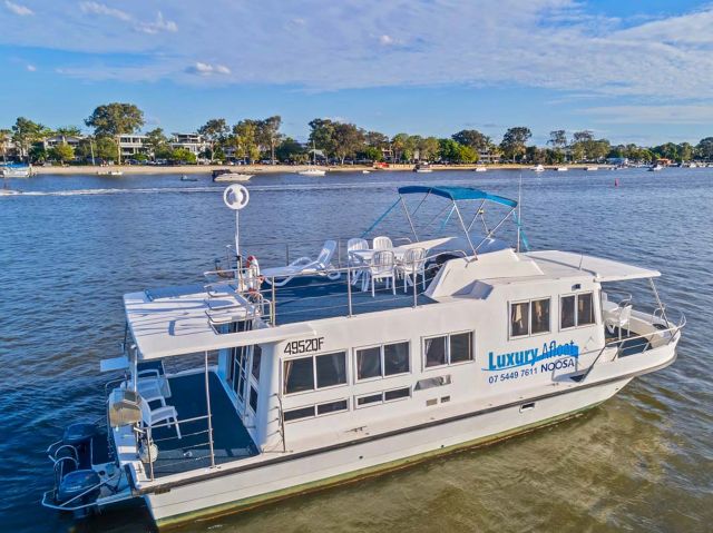 the Luxury Afloat Noosa houseboat