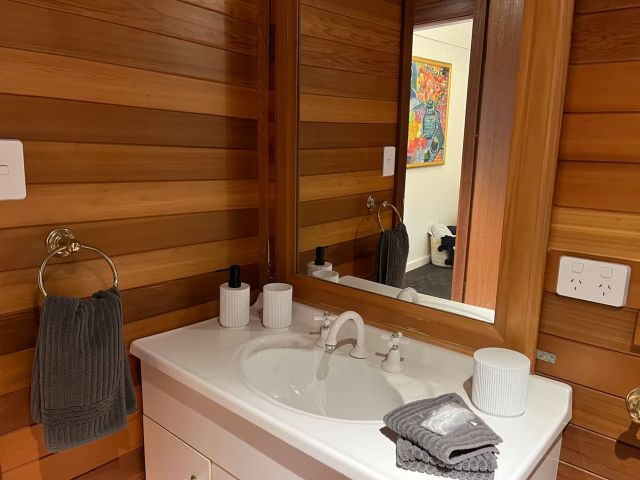 the bathroom at The Cottage at Melrose Lodge, Bowral accommodation