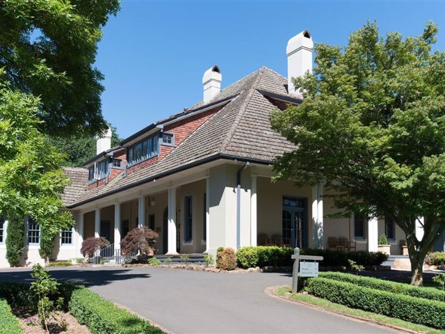 the property exterior of Peppers Manor House, Bowral accommodation