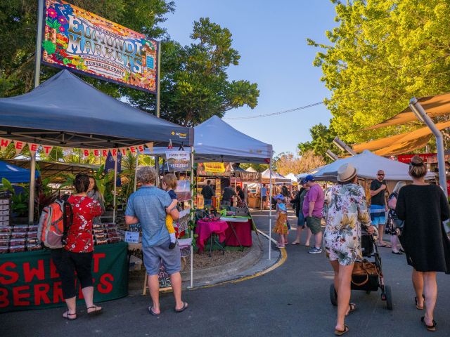 shopping at Eumundi Markets 
