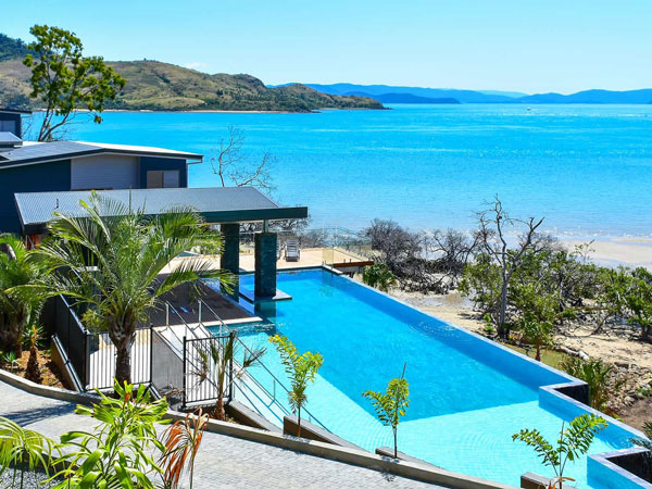 a resort-style infinity pool and a private beach at Hidden Cove Hamilton Island