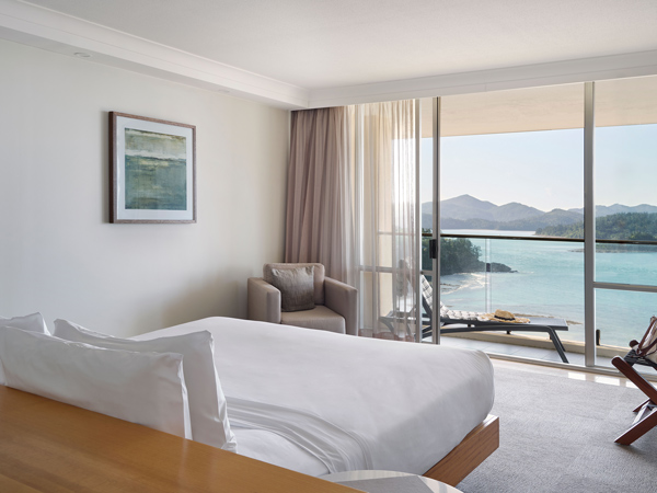 the king coral sea view room at Reef View Hotel