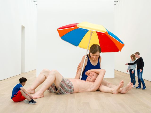 Ron Mueck 'Couple Under an Umbrella' 2013, mixed media, 275 x 455 x 330 cm,Museum Voorlinden collection © Ron Mueck, courtesy Thaddaeus Ropac Gallery, photo: Antoine van Kaam