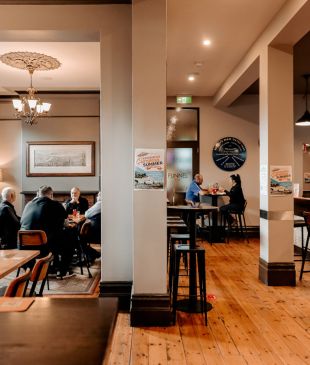 <p><i>7</i> <strong>Warrnambool</strong> pubs to try on your next visit</p>
