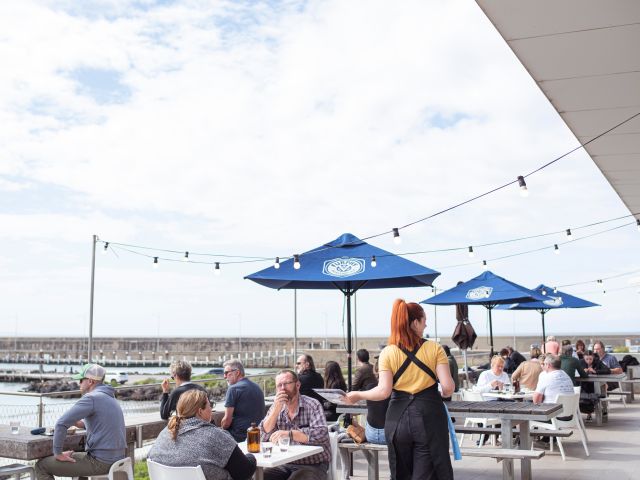alfresco dining at Pavilion Cafe & Bar, Warrnambool