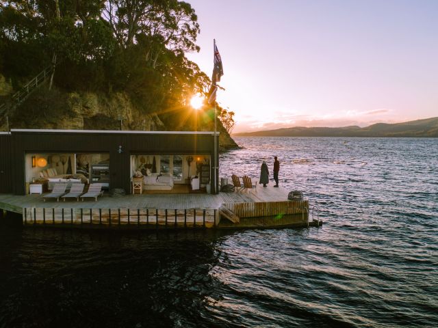 Satellite Island, Tas