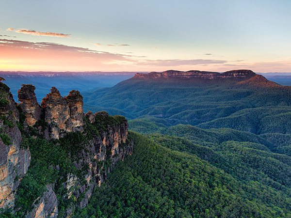 the three sisters at the blue mountains new south wales