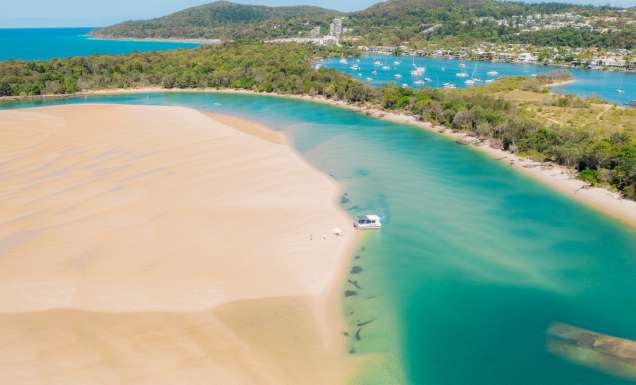 the foreshore pathway along the Noosa River