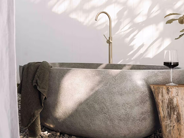 outdoor tub at Prairie Byron Airbnb