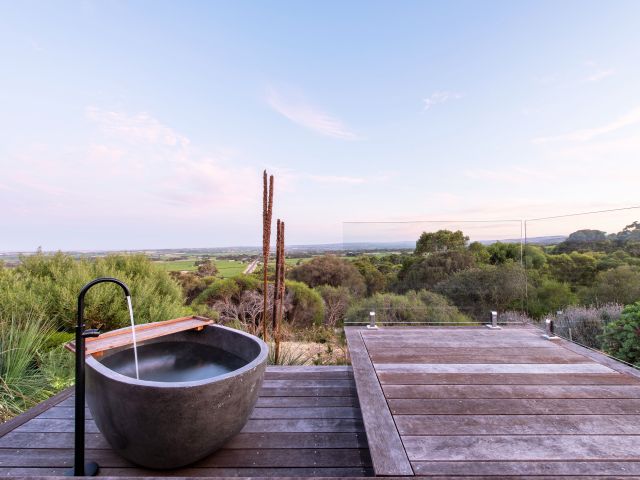 an outdoor bath at Weemilah Luxury Retreat, McLaren Vale