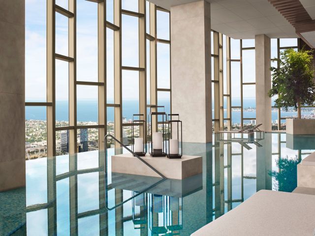 the infinity pool at The Ritz-Carlton Melbourne