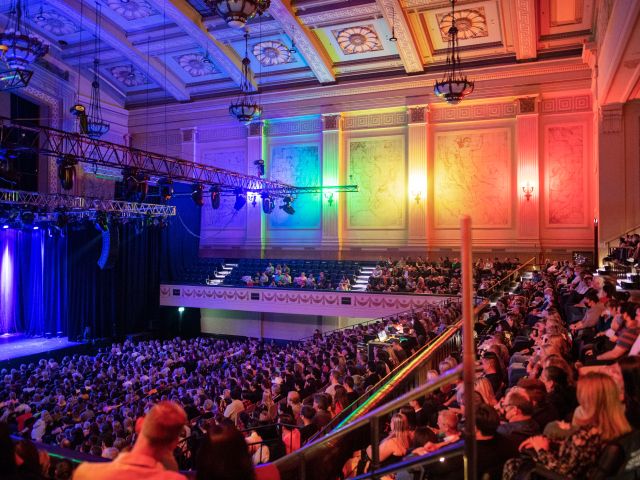 crowds of people watching the Melbourne International Comedy Festival