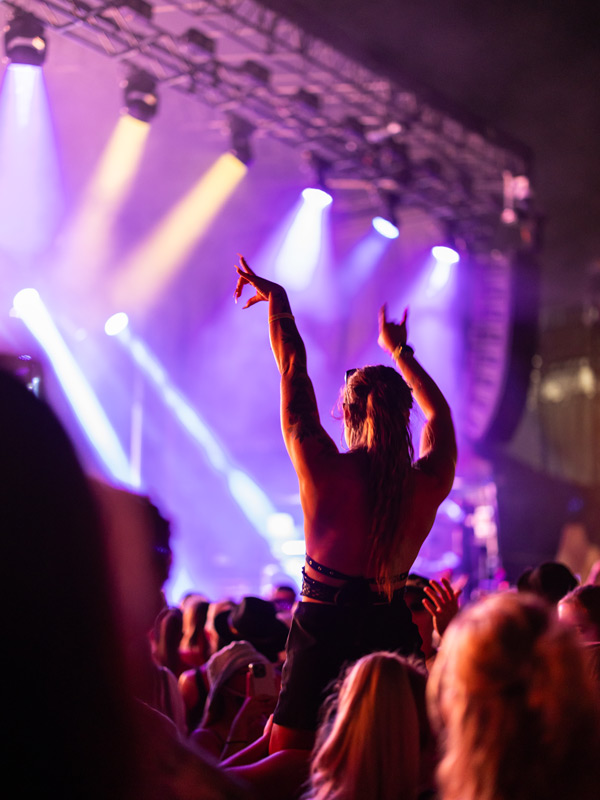 woman in crowd at BASSINTHEGRASS