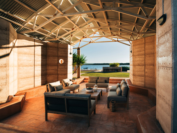 the outdoor lounge at one of the seaside villas, Baird Bay Experience