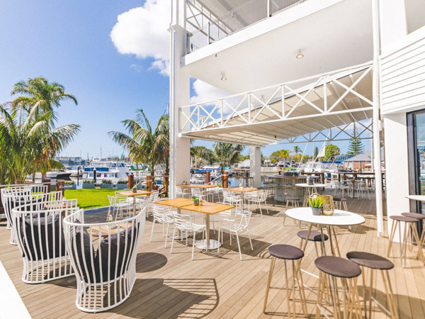 alfresco dining at Boathouse Bar & Restaurant, Port Macquarie