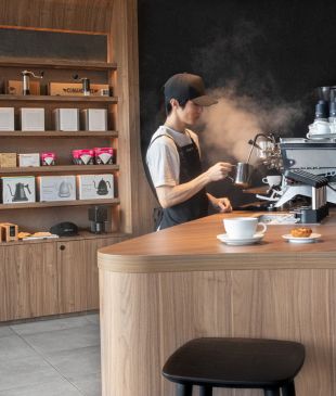 <p><i>This Aussie coffee shop</i> was just voted the best in the <strong>world</strong></p>
