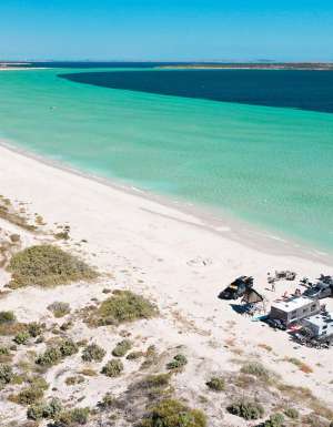 Caravans and cars camping on Perlubie Beach, Streaky Bay, South Australia