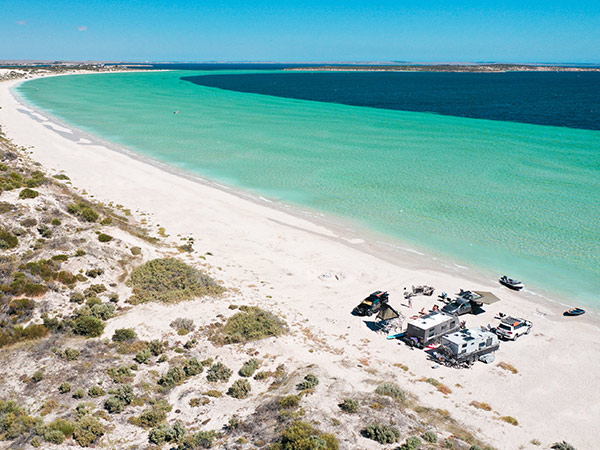 Caravans and cars camping on Perlubie Beach, Streaky Bay, South Australia
