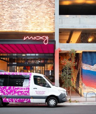 <p><strong>Sydney</strong> hotel <i>offering guests free airport parking</i> for 5 days</p>
