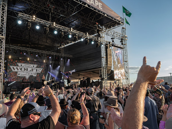 the crowd at Savannah in the Round Festival