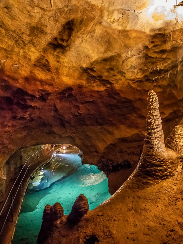 the Jenolan Caves, Blue Mountains
