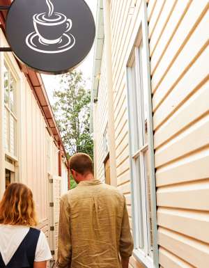 A couple at Bastion Lane Espresso in the Tweed town of Uki
