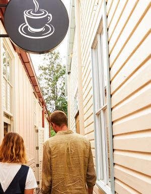 A couple at Bastion Lane Espresso in the Tweed town of Uki