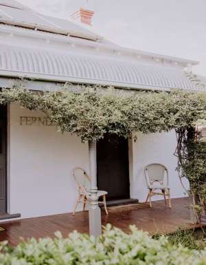 The white exterior of the Fernery accommodation in Dubbo