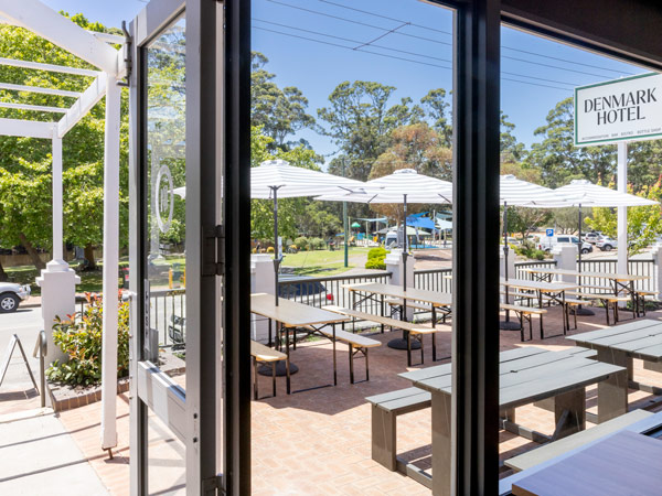 alfresco pub dining at The Denmark Hotel, WA