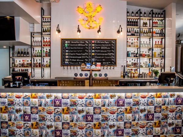 the pub counter at Six Tanks Brew, Darwin