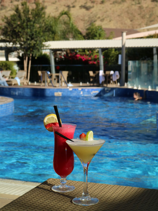 cocktail drinks by the pool, Crowne Plaza Alice Springs Lasseters