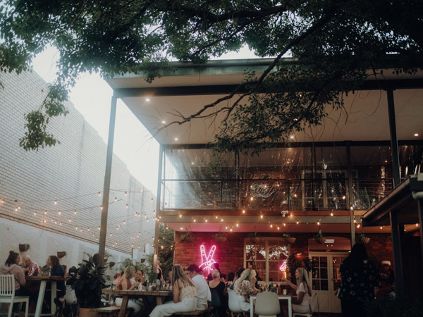 the shaded courtyard at Down The Lane, Dubbo