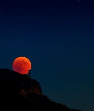 <p><i>The first blood moon</i> since 2022 is here. Here&#8217;s how to see it</p>
