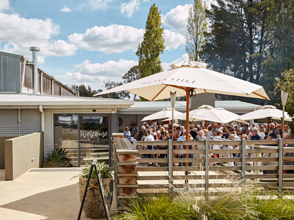 alfresco dining at Ross Hill Wines, Orange