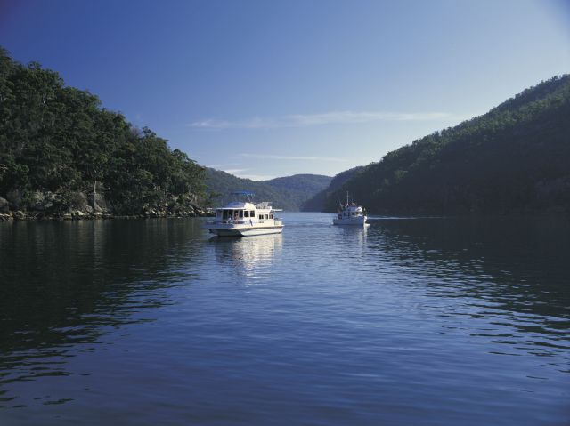 a house boat on Cowan Creek