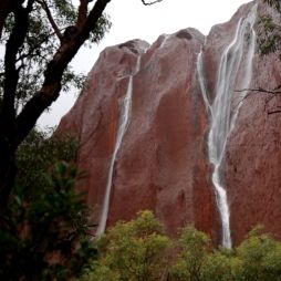 The best time to see Uluṟu is during a downpour. Here’s why.