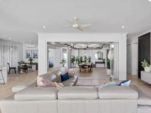 Pura Villa Airbnb Cairns