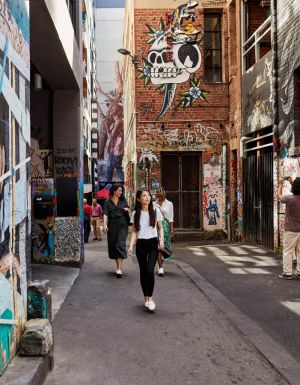 Duckboard Place street art