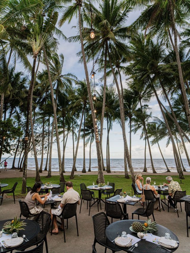 beachfront dining at Nu Nu Restaurant