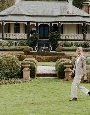 woman and her dog winter in nsw at Peppers Craigieburn Bowral