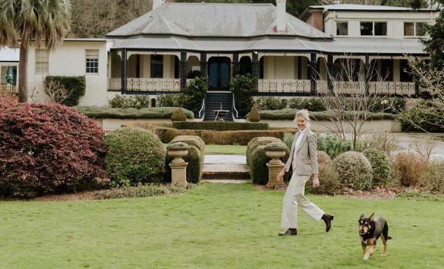 woman and her dog winter in nsw at Peppers Craigieburn Bowral