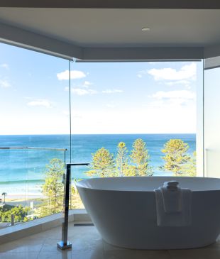 <p>Novotel <strong>Wollongong</strong> <strong>Northbeach</strong>: <i>a seaside stay</i> with <i>breezy charm</i></p>
